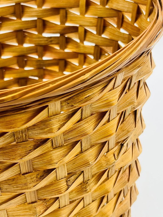 Image 1 of Cache pot vintage en osier tressé