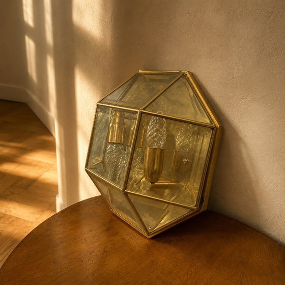 Image 1 of Geometrische wandlamp van messing en glas, jaren 80