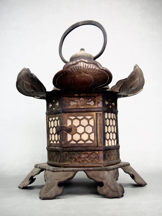 Set of two Chinese bronze foo dogs – lot 101 – Oliver, Paintings & Drawings, Canvas, Cotton, Aziatisch (photo 41 of 310)