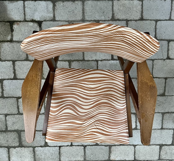 Image 1 of Par de sillones de madera maciza de estilo moderno de mediados de siglo, años 50-60.