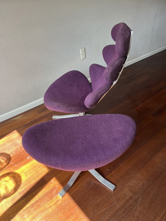 Image 1 of Poltrona e pouf nello stile di Corona Chair