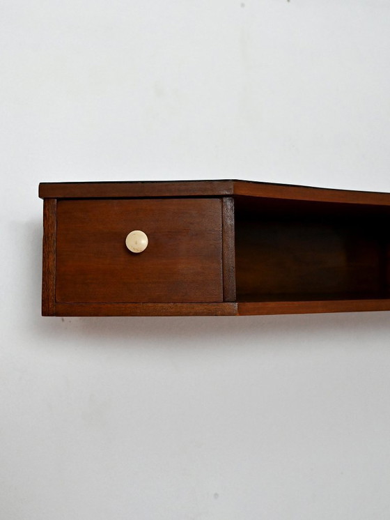 Image 1 of Skandinavischer Wandnachttisch aus Mahagoni mit Bakelitknöpfen