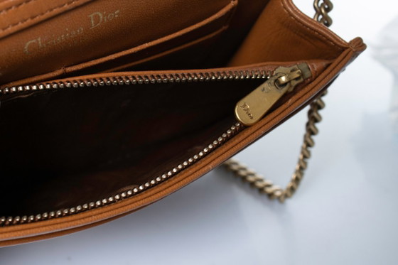 Image 1 of Bolso de hombro mini con cadena y tachuelas de Dior.