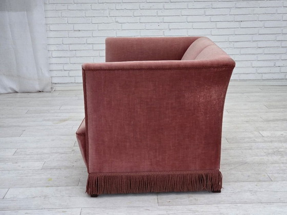 Image 1 of Divano danese a 2 posti, anni '70, in velluto rosa salmone originale.