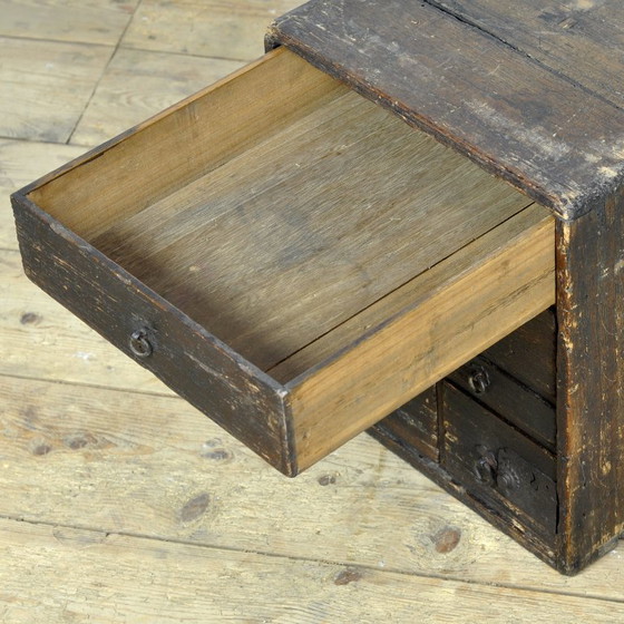 Antique Japanese small chest of drawers, circa 1900 – Iron, Wood (photo 7 of 12)