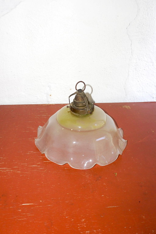vintage matglazen hanglamp * opaline roze groene swirl kap * plafondlamp met ruches * messing fitting