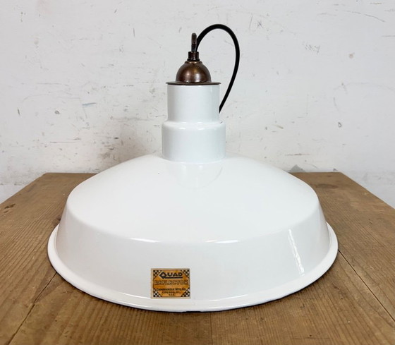 Image 1 of Industriële witte geëmailleerde fabriekshanglamp van Quadrangle Mfg. Co., jaren 60