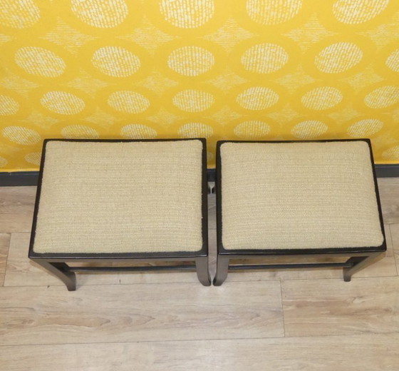 Image 1 of Set von 2 schlichte 1930er Jahre Hocker Sitz Federkern gepolstert vintage antik retro nostalgie Schemel Fußbank