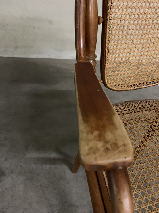 Fauteuil, Josef Hoffman pour Thonet. 1900. Avec d'élégantes sculptures sur bois en haut du dossier. – Wood (photo 7 of 9)