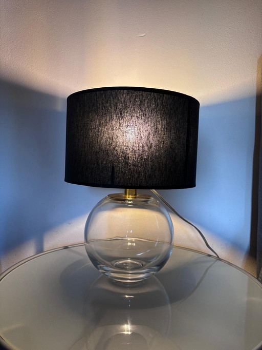 Klassische kugelförmige Tischlampe aus Glas