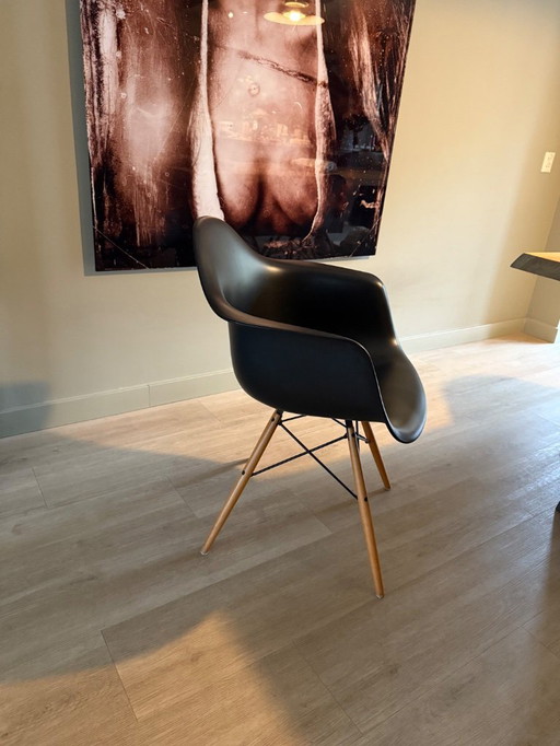 6 x Vitra Eames DAW Armchair RE