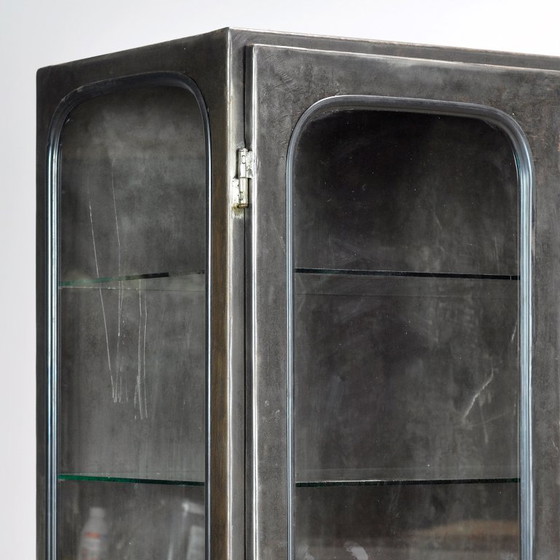 Armadietto medico vintage lucidato, anni '70 – Vetrine, Glass, Metal (photo 5 of 8)