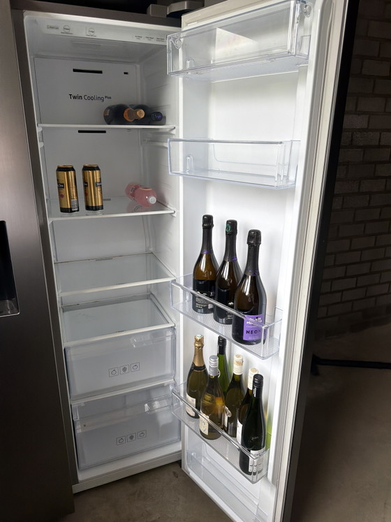 Image 1 of Réfrigérateur américain Samsung spacieux (côte à côte) avec distributeur de glaçons – Petite bosse