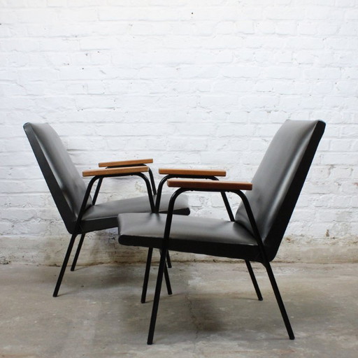 Coppia di poltrone modello "Robert" di Pierre Guariche per Meurop, anni '60.