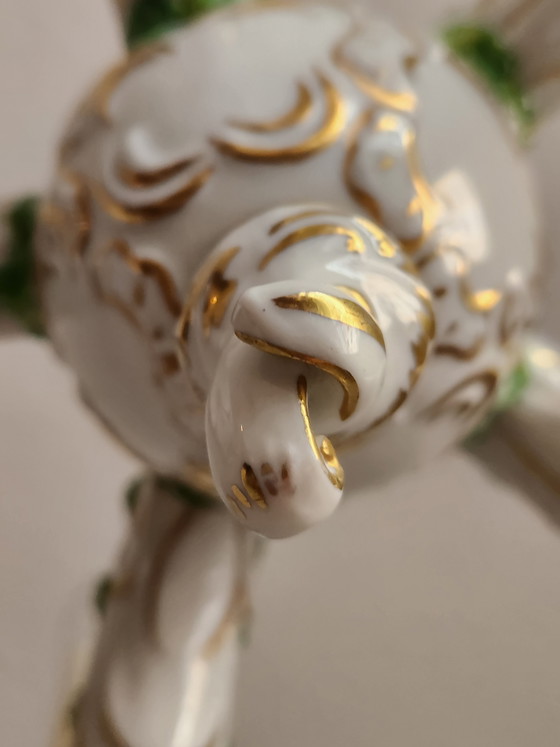 Lámpara de araña antigua de porcelana dorada, moldeada y pintada a mano por Capodimonte, estilo barroco. (photo 14 of 15)