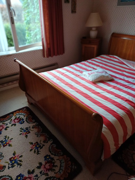 Vintage/moderne slaapkamer, massieve notelaar, bed 1,40m, 1 nachtkast, 1 kast 2 deuren – eenpersoonsbedden (photo 2 of 5)