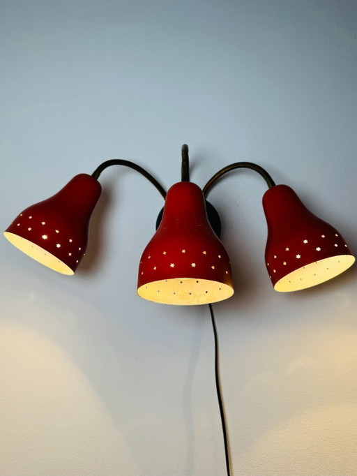 WANDLAMP MET DRIE ARMEN VAN H. BUSQUET VOOR HALA ZEIST, NEDERLAND 1950