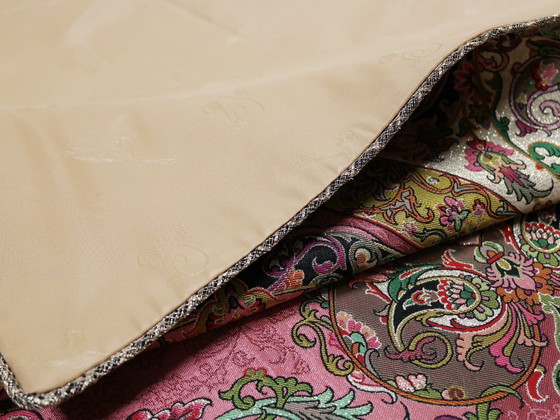 Image 1 of Oosters handgemaakt tafelkleed, zeer fijn vervaardigd uit zijden draden, 100 x 100 cm