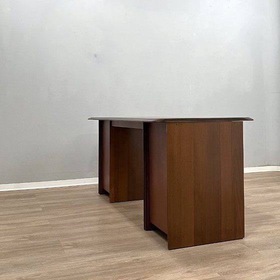 Escritorio ejecutivo "Artona" de madera de nogal con vetas de Afra y Tobia Scarpa para Maxalto, 1975. – Wood (photo 6 of 15)