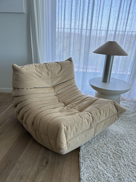 Image 1 of Asiento de 3 plazas, de 1 plaza y otomana Togo Ligne Roset Alcantara Saddle