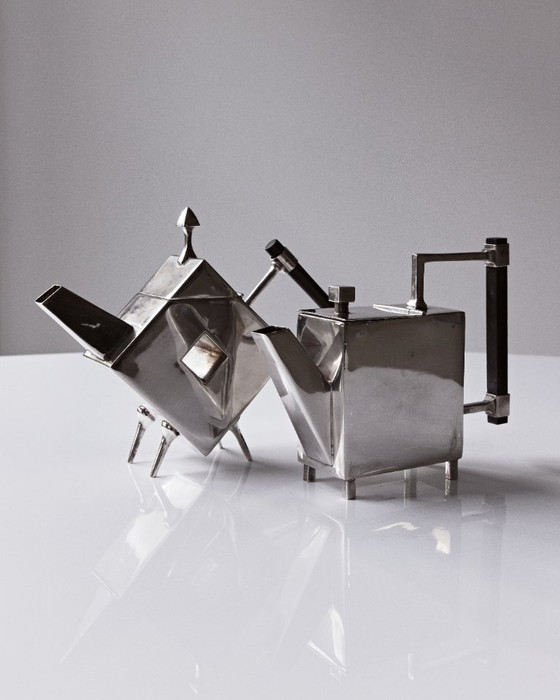 Image 1 of Teiera architettonica placcata in argento firmata, da Christopher Dresser