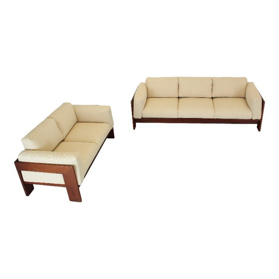 Image 1 of Sofá de tres plazas "Bastiano" restaurado en bouclé blanco roto y nogal, de Afra y Tobia Scarpa para Gavina, 1966