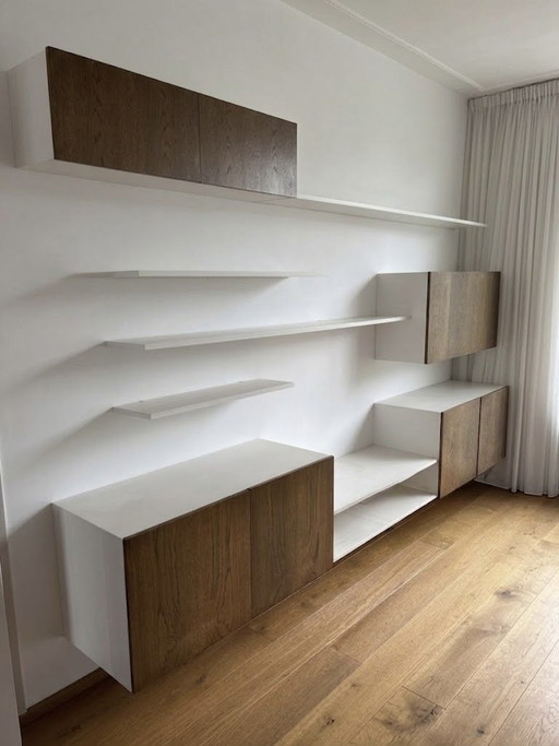 Mobile a parete sospeso vintage di Van Banz Bord, anni '70 – wandkast, Glass, Wood (photo 2 of 7)