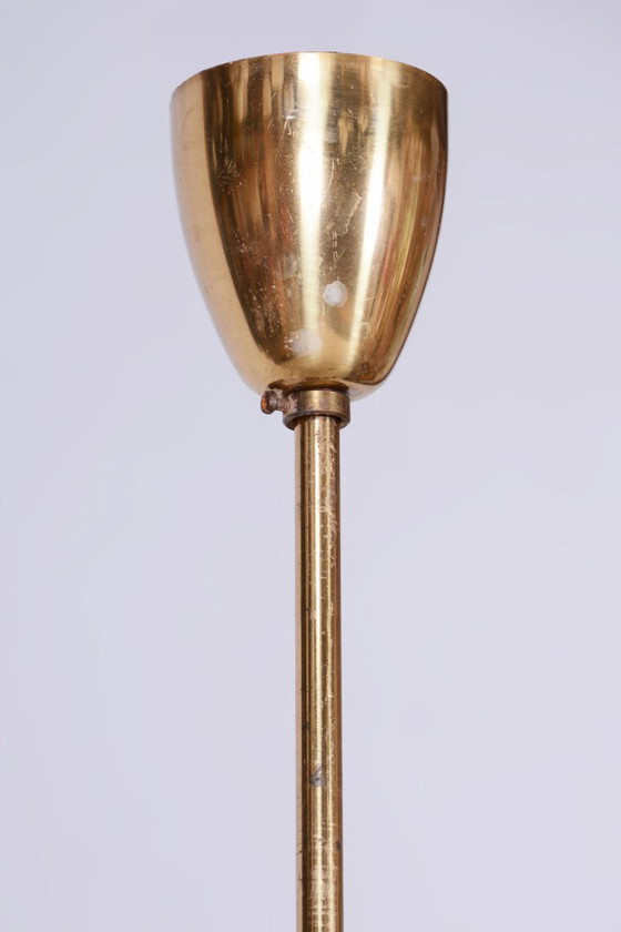 Gerestaureerde kroonluchter uit het midden van de 20e eeuw, messing, matglas, opnieuw bedraad, Tsjechisch, (photo 4 of 11)