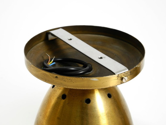 Image 1 of Une paire de grands plafonniers originaux en laiton, de style moderne du milieu du siècle.