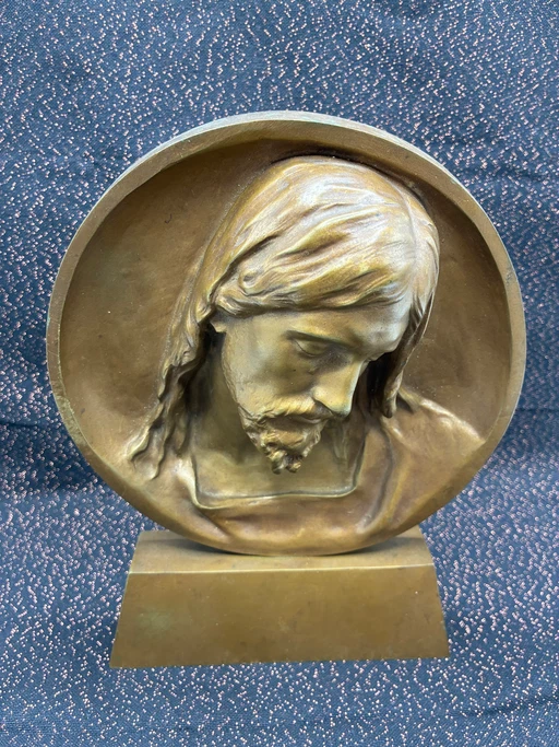 Medaillonförmige Skulptur – Christus aus Bronze, signiert Susse Frères Publishers, Paris – beeldhouwkunst