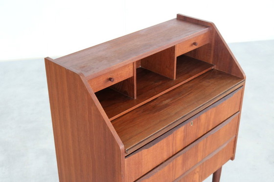 Image 1 of Escritorio secretario danés antiguo