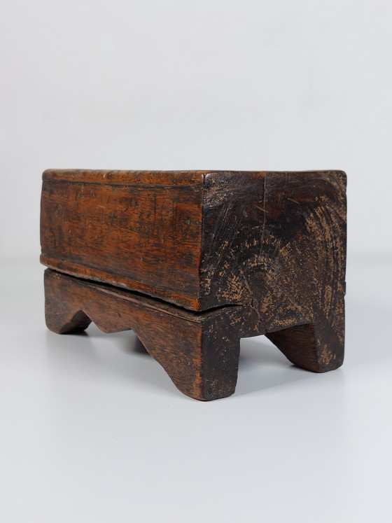 Image 1 of Recipiente antiguo de madera para nueces de betel, almacenamiento asiático, Indonesia, Java