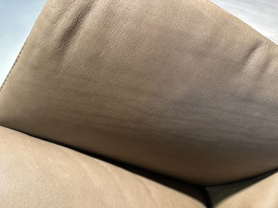 Eenvoudig olijfkleurig fauteuillabel (photo 4 of 4)
