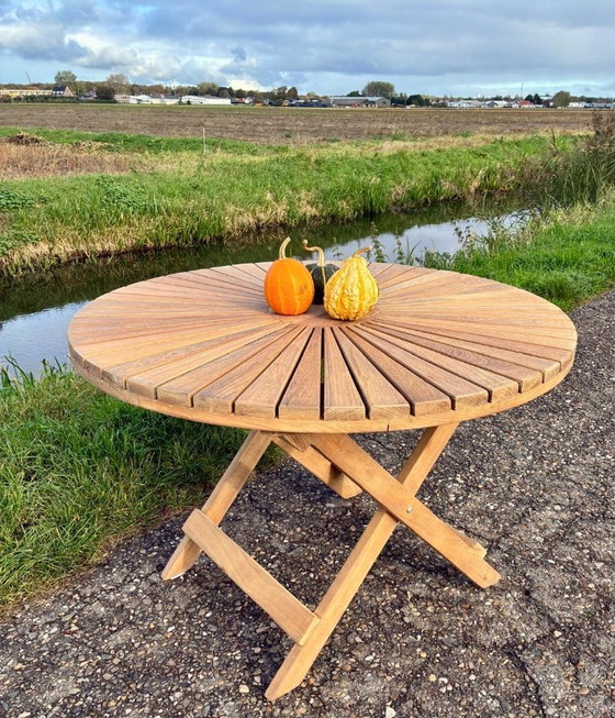 Image 1 of Round folding heavy-duty teak garden table 110cm - as NEW -