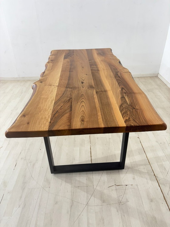 Image 1 of Eettafel van massief walnotenhout / Tafel / Eetkamertafel / Vergadertafel / Woonkamertafel / 198 cm breed