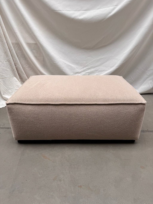 Vast gestoffeerde Dix pouf