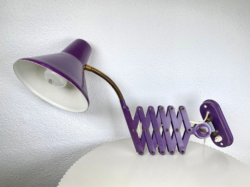 Lampe murale vintage Hala Zeist à bras ciseaux en violet - Lampe accordéon rétro industrielle colorée style Bauhaus MCM Design h