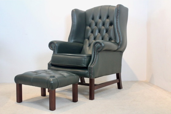 Sillón Chesterfield Wingback con reposapiés de cuero verde, Sillones, Madera (foto 8 de 8)