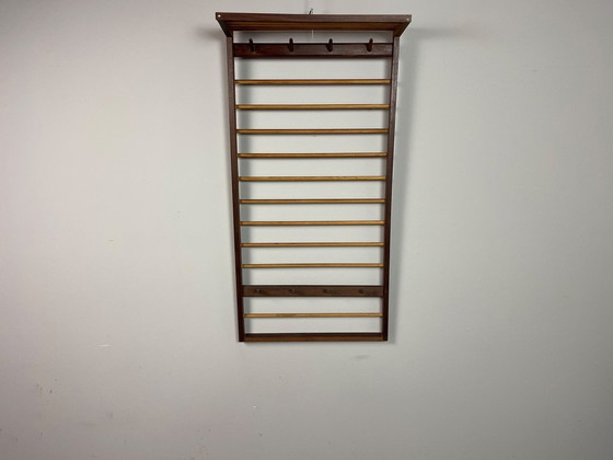 Mid-Century Modern Wandkleiderständer aus Holz mit Hutablage, Europäisches Design, 1950er–1960er. Ref. DO2003 (photo 2 of 11)