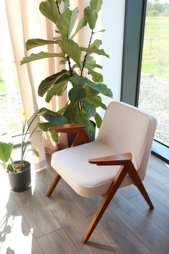 Image 1 of Fauteuil scandinave blanc bouclé, design Chierowsky
