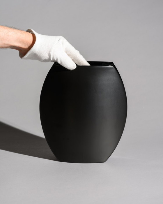 Image 1 of Jan van der Vaart pour Rosenthal Vase en porcelaine noire et duo de bols Nautica, Allemagne