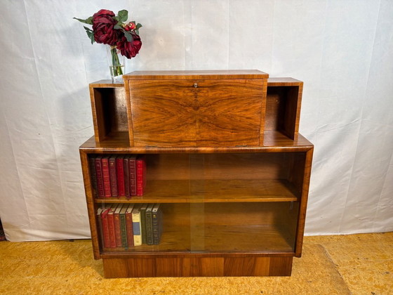 Vintage Art Deco bureau uit de jaren 1930 van wortelnotenhout met vitrinekast – Schrijftafel met klep aan de (photo 2 of 12)