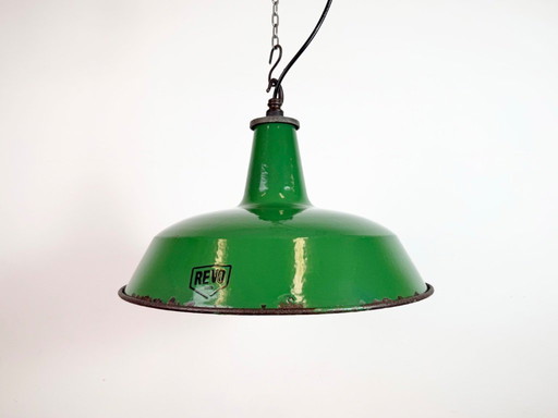 Industriële groene emaille hanglamp van Revo, jaren 1950.