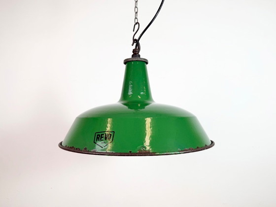 Image 1 of Industriële groene emaille hanglamp van Revo, jaren 1950.
