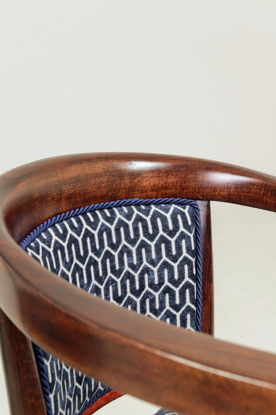 Image 1 of Paar Art-déco-Stühle, marineblauer Jacquard, Entwurf von Thonet aus dem Jahr 1910