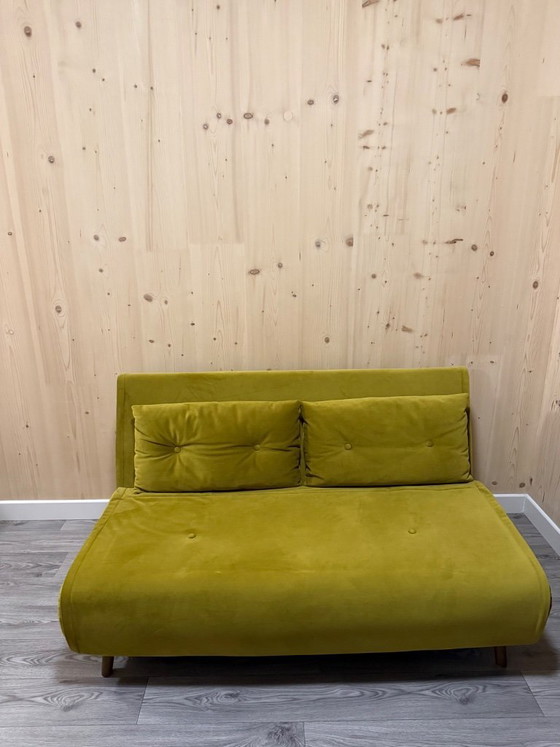 Image 1 of Sofá cama Haru de terciopelo amarillo de 123 cm, como nuevo.