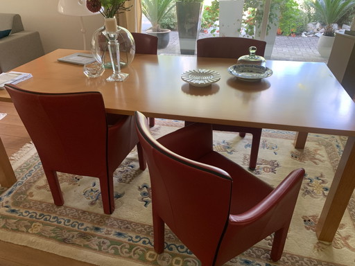 Schöner Kirschholz Esstisch mit 6 Leder Designstühlen