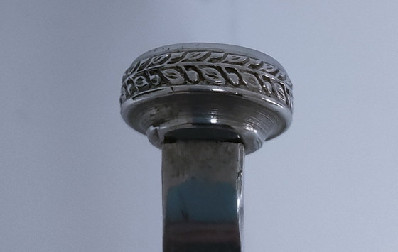 Image 1 of Tres ganchos para abrigos de latón, cromo y aluminio.