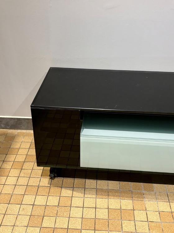 Modern Zwart Glazen TV-Meubel / Audiomeubel Op Wielen Met Frosted Glas Lade – tv-meubelen, Metal (photo 2 of 14)