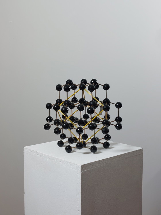 Image 1 of Ancien modèle structural, outil pédagogique de chimie, atomes, République tchèque, diamant